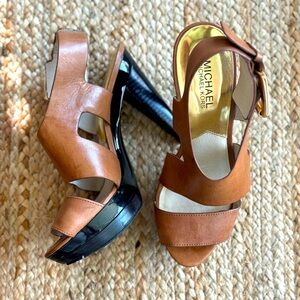 💄💋MICHAEL KORS Tan Leather Buckle Heels